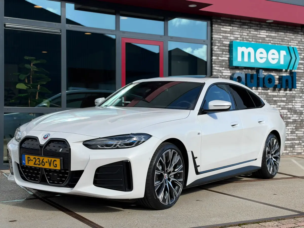 40 High Exec. M-SPORT SOH 96.4% l SCHUIFDAK l H/K l HUD l LASER l ACC l EL-STOEL l KEYLESS l ORG.NL l DEALER OH l 1eEIG