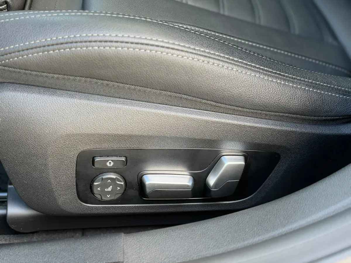 40 High Exec. M-SPORT SOH 96.4% l SCHUIFDAK l H/K l HUD l LASER l ACC l EL-STOEL l KEYLESS l ORG.NL l DEALER OH l 1eEIG