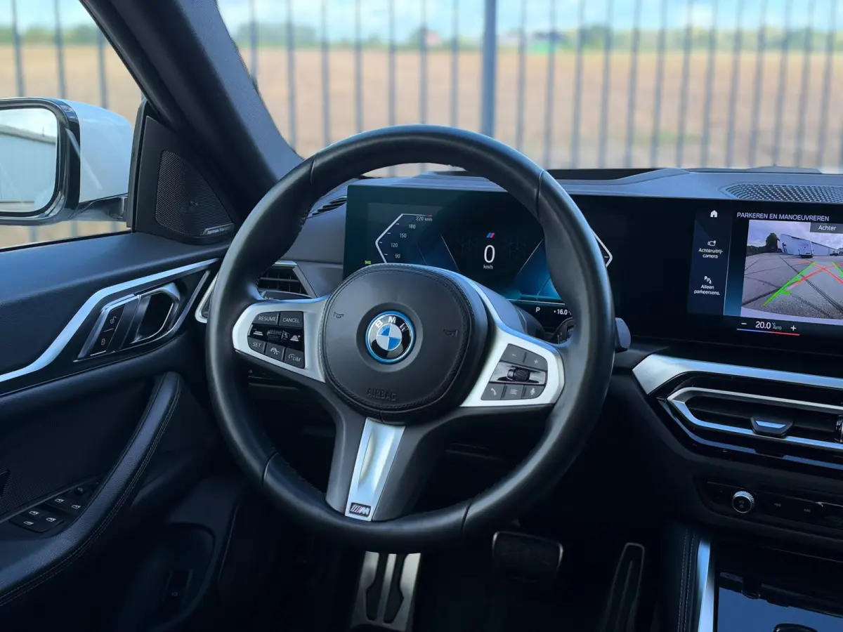 40 High Exec. M-SPORT SOH 96.4% l SCHUIFDAK l H/K l HUD l LASER l ACC l EL-STOEL l KEYLESS l ORG.NL l DEALER OH l 1eEIG