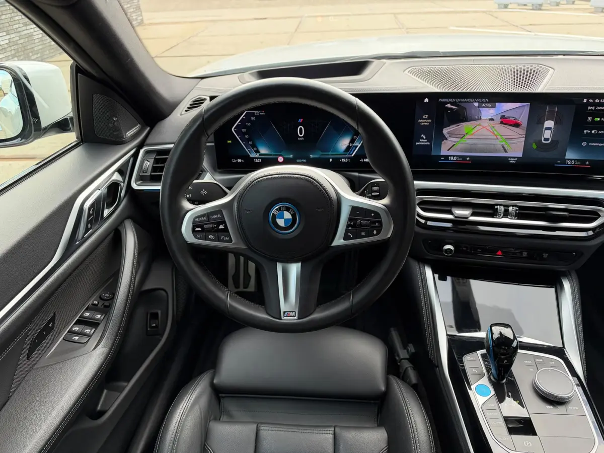 40 High Exec. M-SPORT SOH 96.4% l SCHUIFDAK l H/K l HUD l LASER l ACC l EL-STOEL l KEYLESS l ORG.NL l DEALER OH l 1eEIG