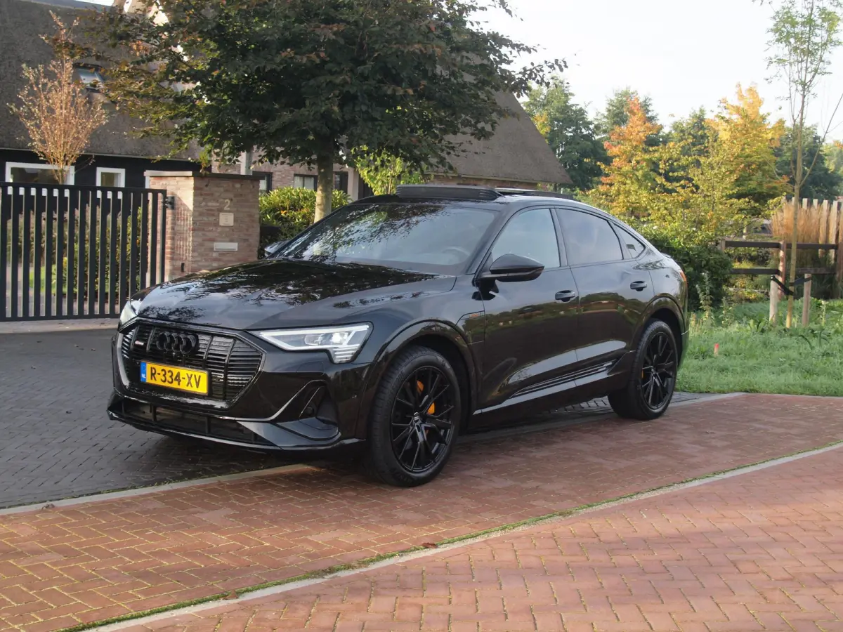 55 quattro S edition 95 kWh | Panoramadak | 360 Camera | Dubbele Laadpoort | Apple Carplay | ACC | NL-auto |