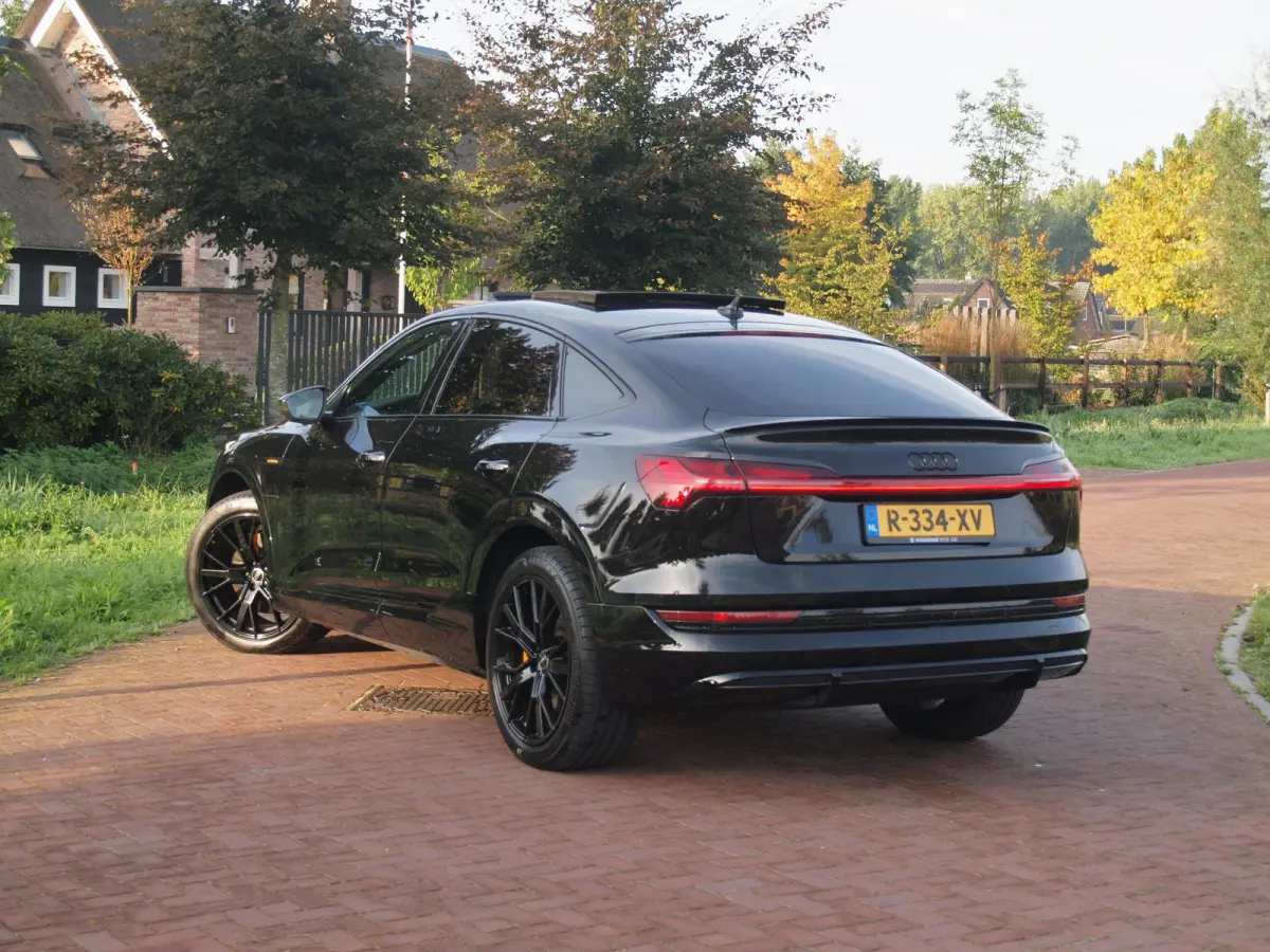 55 quattro S edition 95 kWh | Panoramadak | 360 Camera | Dubbele Laadpoort | Apple Carplay | ACC | NL-auto |