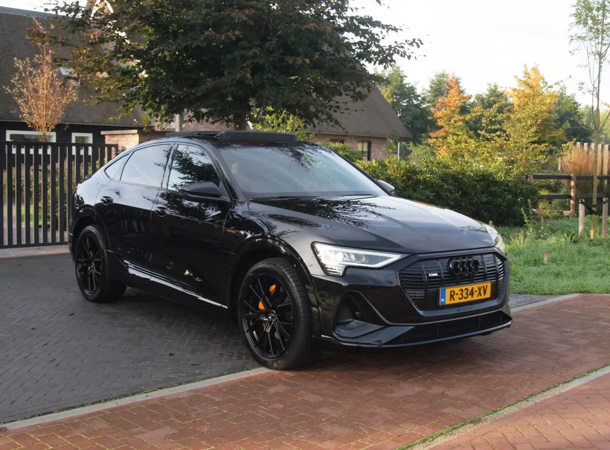 55 quattro S edition 95 kWh | Panoramadak | 360 Camera | Dubbele Laadpoort | Apple Carplay | ACC | NL-auto |