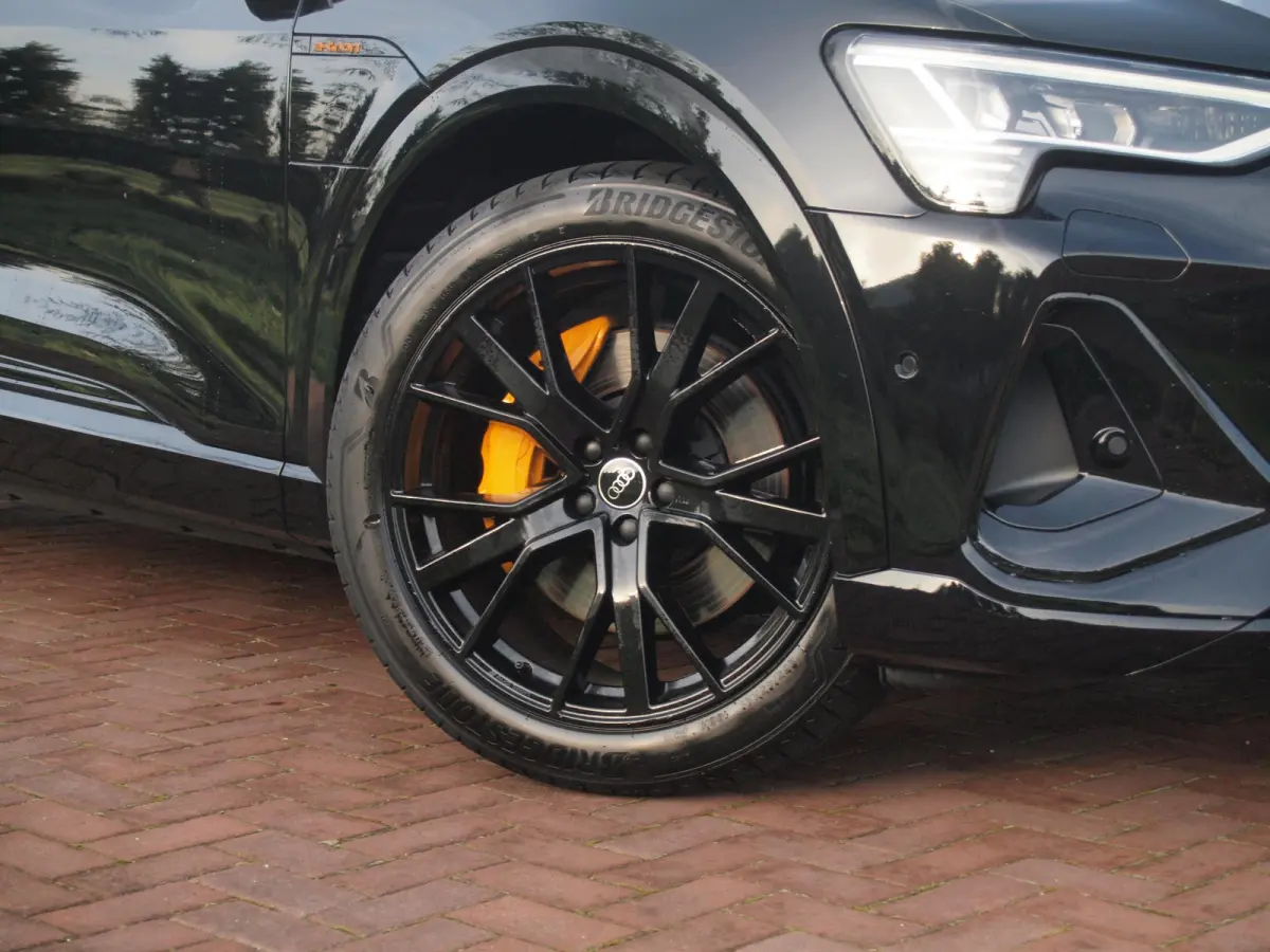 55 quattro S edition 95 kWh | Panoramadak | 360 Camera | Dubbele Laadpoort | Apple Carplay | ACC | NL-auto |