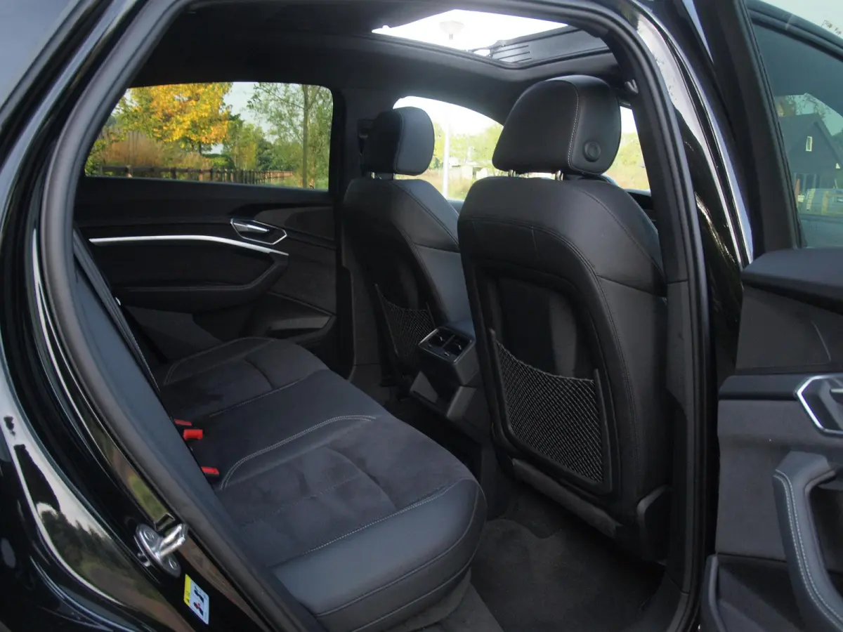 55 quattro S edition 95 kWh | Panoramadak | 360 Camera | Dubbele Laadpoort | Apple Carplay | ACC | NL-auto |