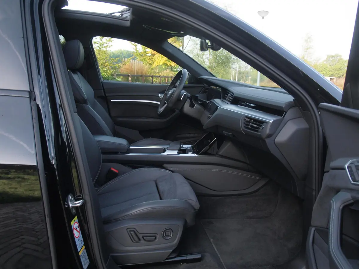 55 quattro S edition 95 kWh | Panoramadak | 360 Camera | Dubbele Laadpoort | Apple Carplay | ACC | NL-auto |