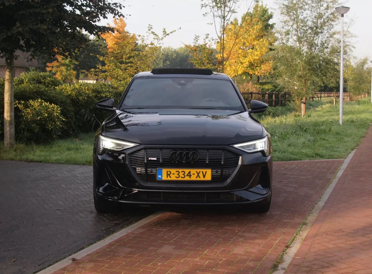 55 quattro S edition 95 kWh | Panoramadak | 360 Camera | Dubbele Laadpoort | Apple Carplay | ACC | NL-auto |