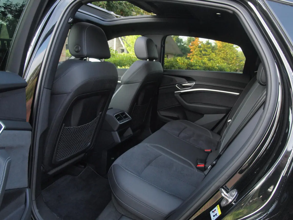 55 quattro S edition 95 kWh | Panoramadak | 360 Camera | Dubbele Laadpoort | Apple Carplay | ACC | NL-auto |