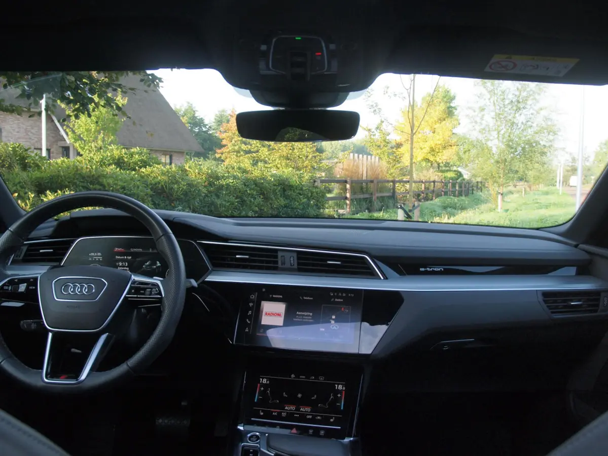 55 quattro S edition 95 kWh | Panoramadak | 360 Camera | Dubbele Laadpoort | Apple Carplay | ACC | NL-auto |