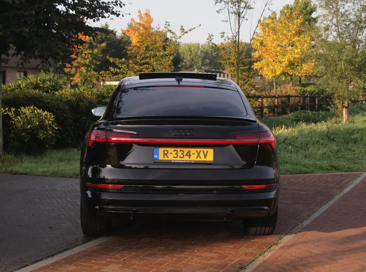 55 quattro S edition 95 kWh | Panoramadak | 360 Camera | Dubbele Laadpoort | Apple Carplay | ACC | NL-auto |