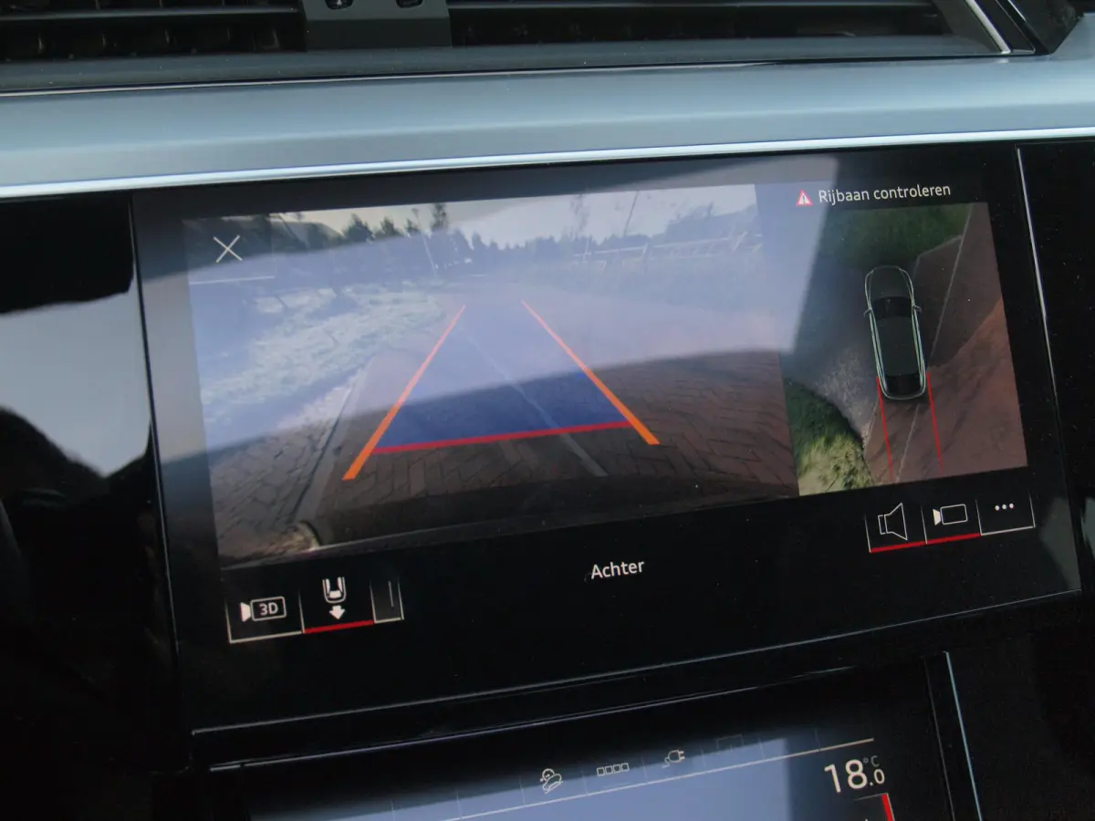 55 quattro S edition 95 kWh | Panoramadak | 360 Camera | Dubbele Laadpoort | Apple Carplay | ACC | NL-auto |
