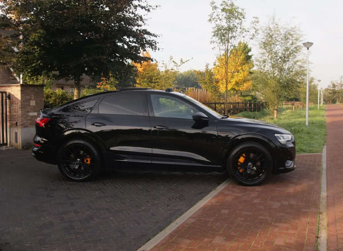 55 quattro S edition 95 kWh | Panoramadak | 360 Camera | Dubbele Laadpoort | Apple Carplay | ACC | NL-auto |