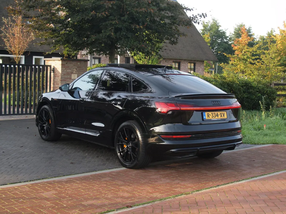 55 quattro S edition 95 kWh | Panoramadak | 360 Camera | Dubbele Laadpoort | Apple Carplay | ACC | NL-auto |