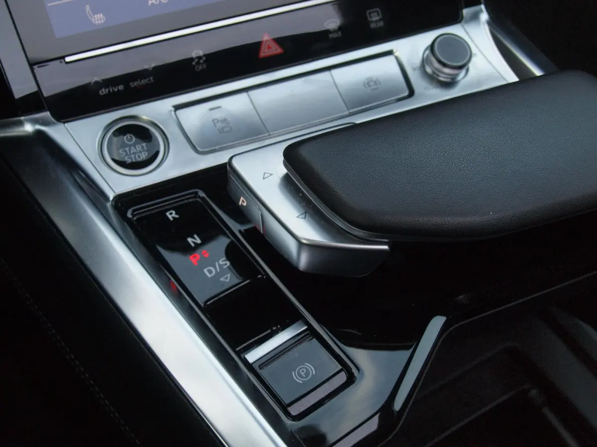 55 quattro S edition 95 kWh | Panoramadak | 360 Camera | Dubbele Laadpoort | Apple Carplay | ACC | NL-auto |