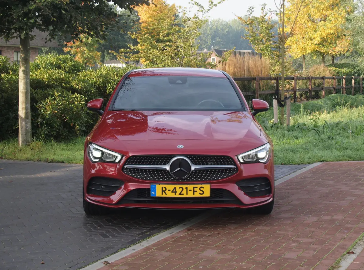 250 e AMG Line | Black Optic | Camera | Sfeerverlichting | Sportstoelen | 19 Inch | NL-Auto |