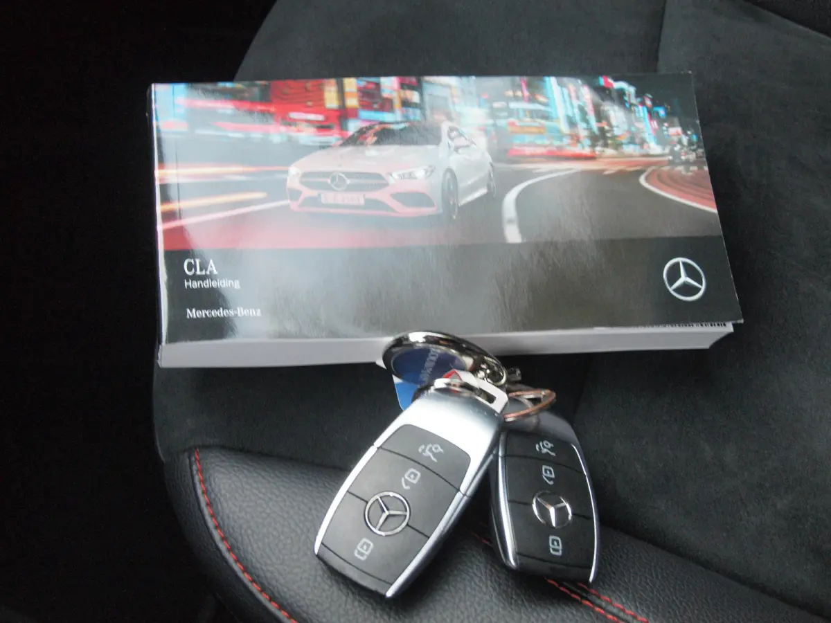 250 e AMG Line | Black Optic | Camera | Sfeerverlichting | Sportstoelen | 19 Inch | NL-Auto |