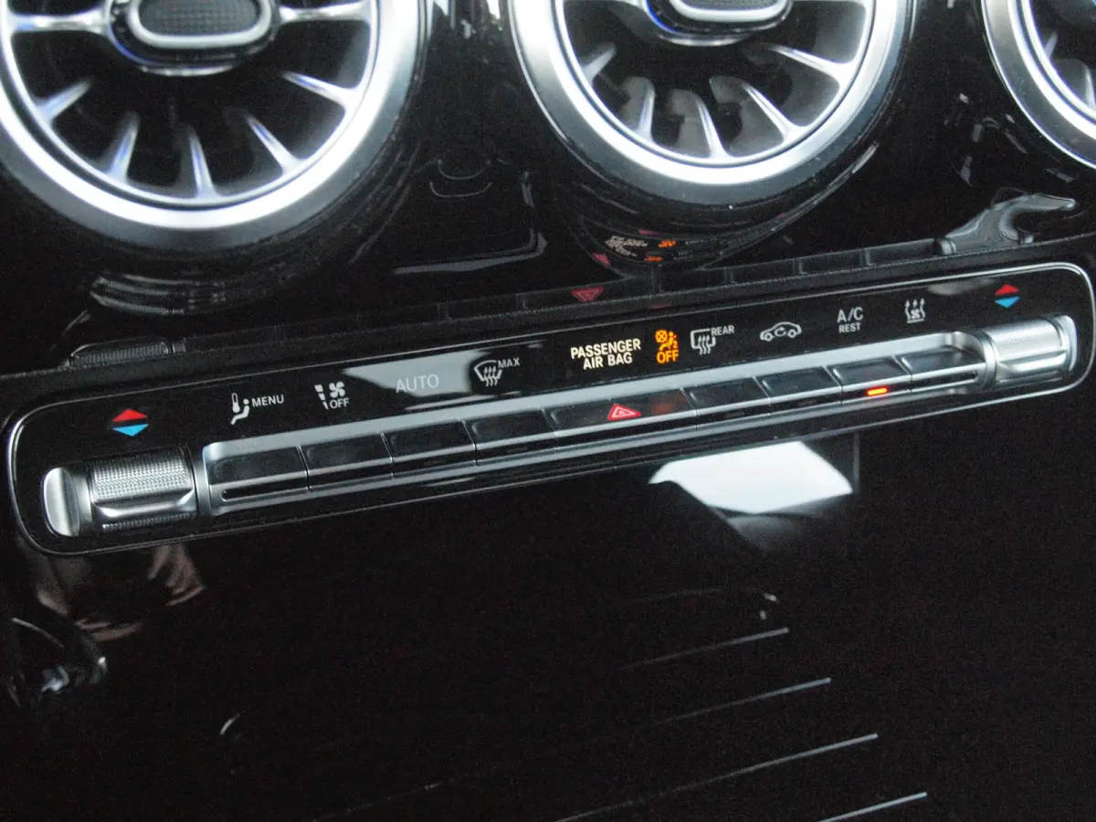 250 e AMG Line | Black Optic | Camera | Sfeerverlichting | Sportstoelen | 19 Inch | NL-Auto |