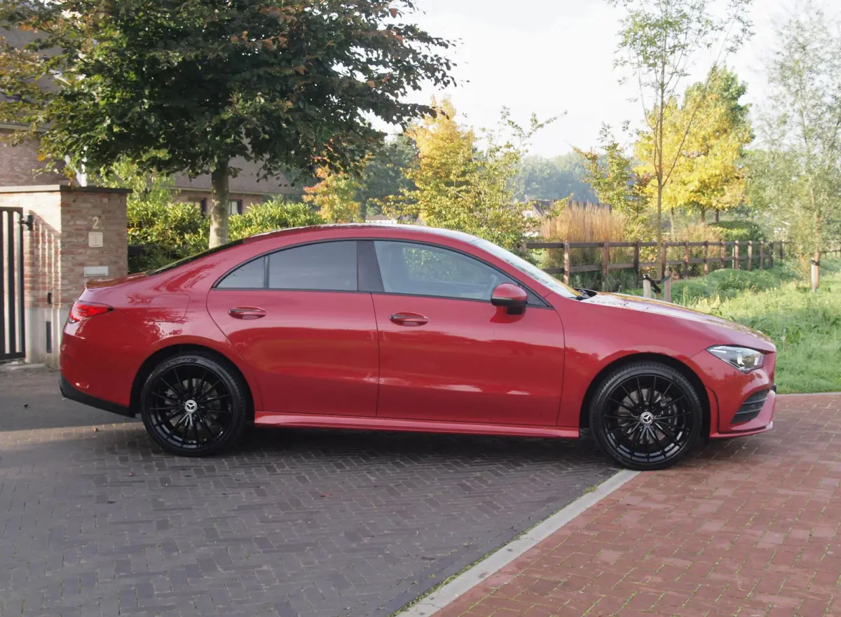 250 e AMG Line | Black Optic | Camera | Sfeerverlichting | Sportstoelen | 19 Inch | NL-Auto |
