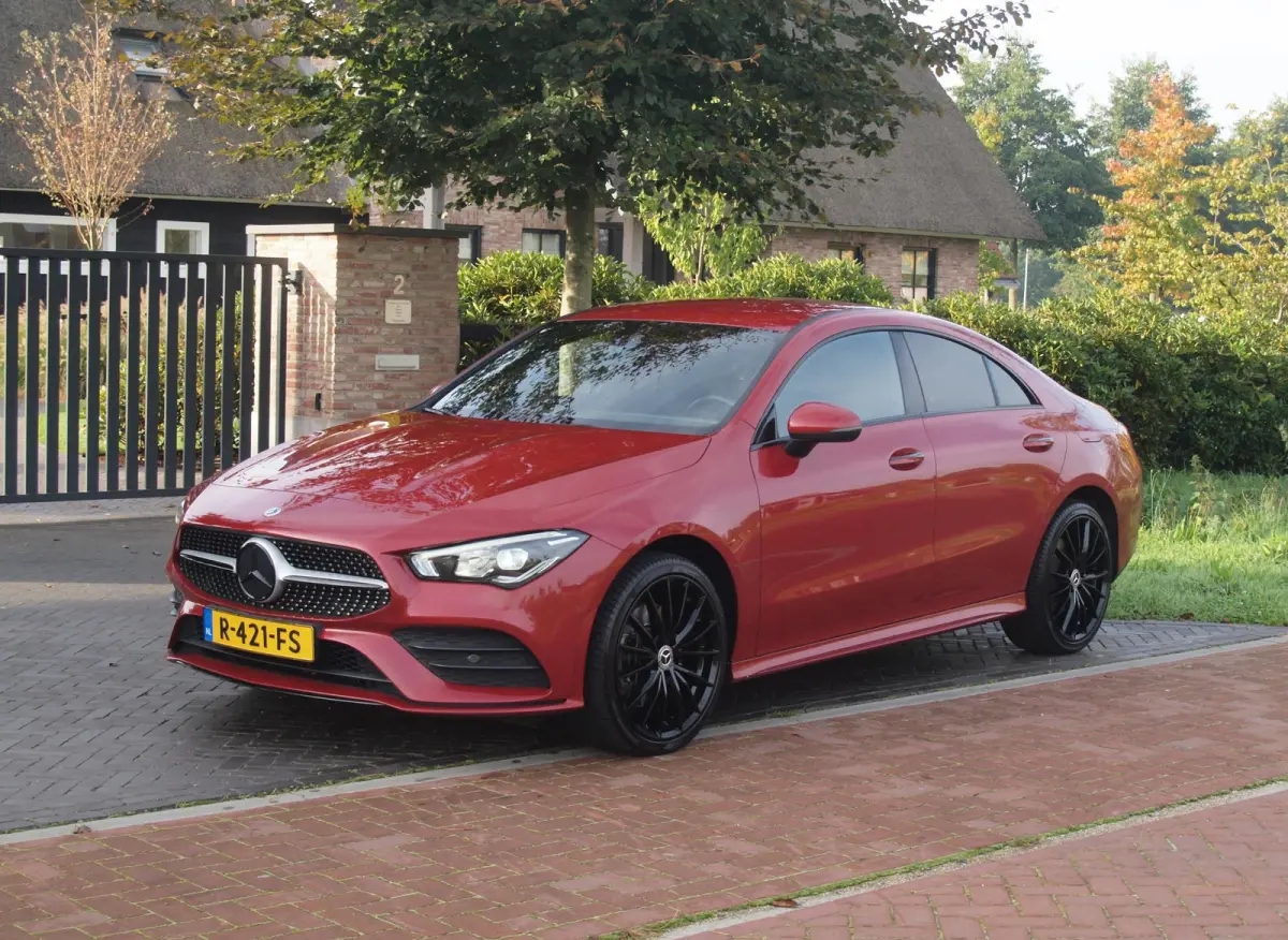 250 e AMG Line | Black Optic | Camera | Sfeerverlichting | Sportstoelen | 19 Inch | NL-Auto |