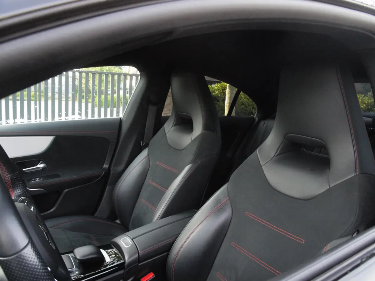 250 e AMG Line | Black Optic | Camera | Sfeerverlichting | Sportstoelen | 19 Inch | NL-Auto |