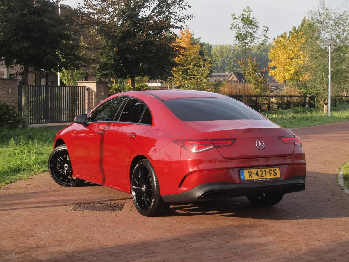 250 e AMG Line | Black Optic | Camera | Sfeerverlichting | Sportstoelen | 19 Inch | NL-Auto |