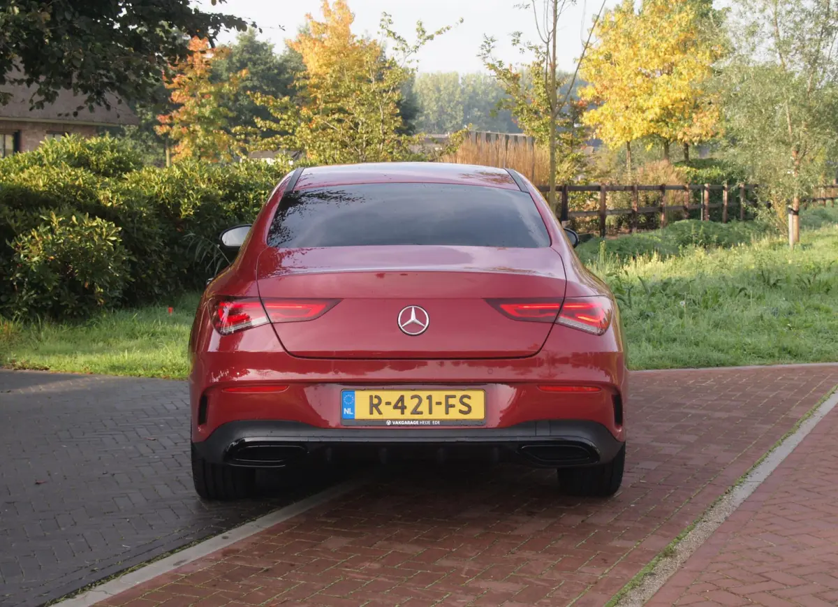 250 e AMG Line | Black Optic | Camera | Sfeerverlichting | Sportstoelen | 19 Inch | NL-Auto |