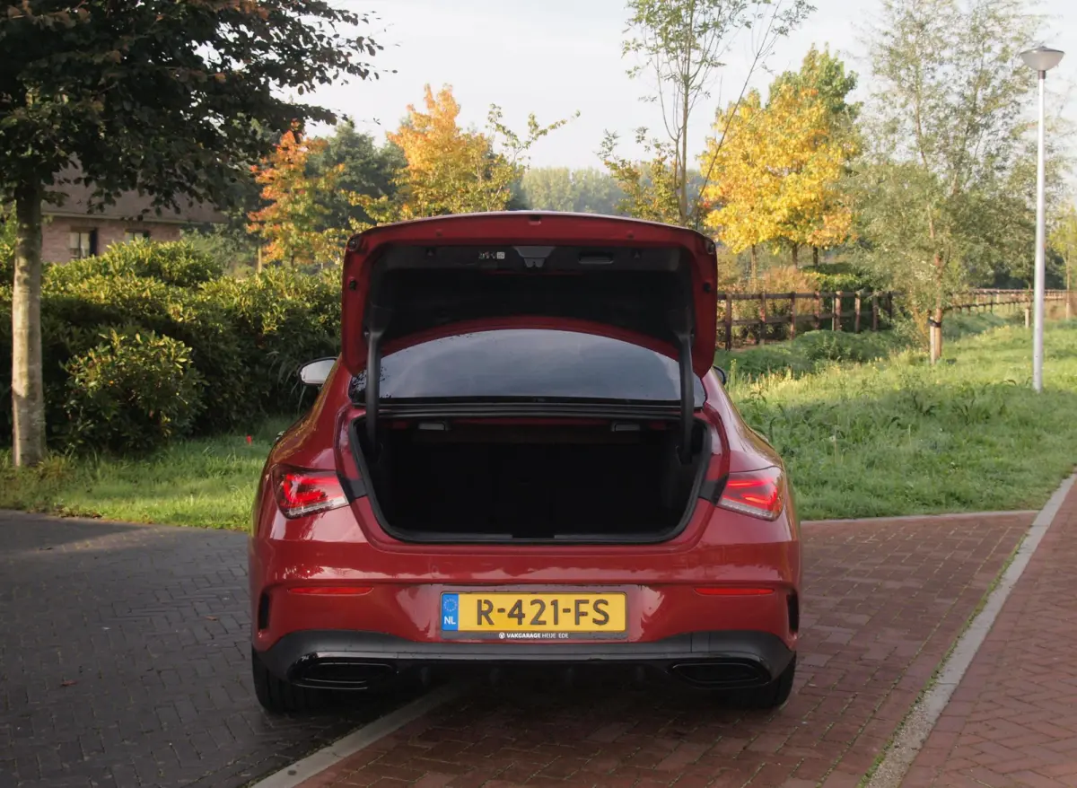 250 e AMG Line | Black Optic | Camera | Sfeerverlichting | Sportstoelen | 19 Inch | NL-Auto |
