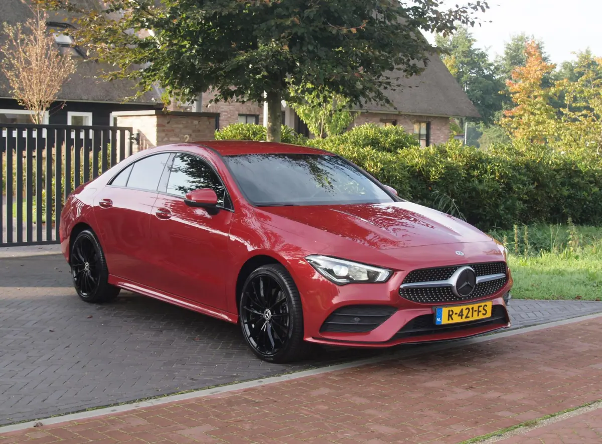 250 e AMG Line | Black Optic | Camera | Sfeerverlichting | Sportstoelen | 19 Inch | NL-Auto |