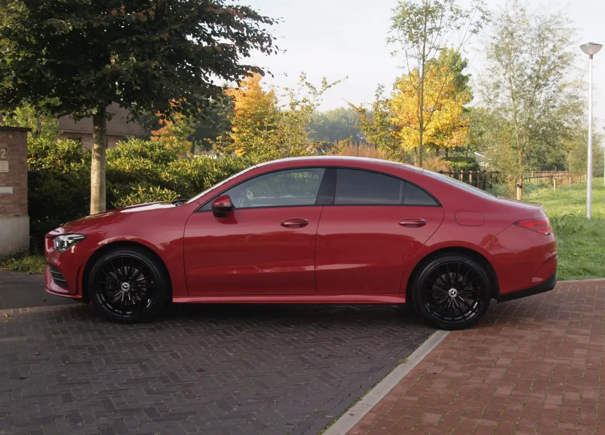250 e AMG Line | Black Optic | Camera | Sfeerverlichting | Sportstoelen | 19 Inch | NL-Auto |