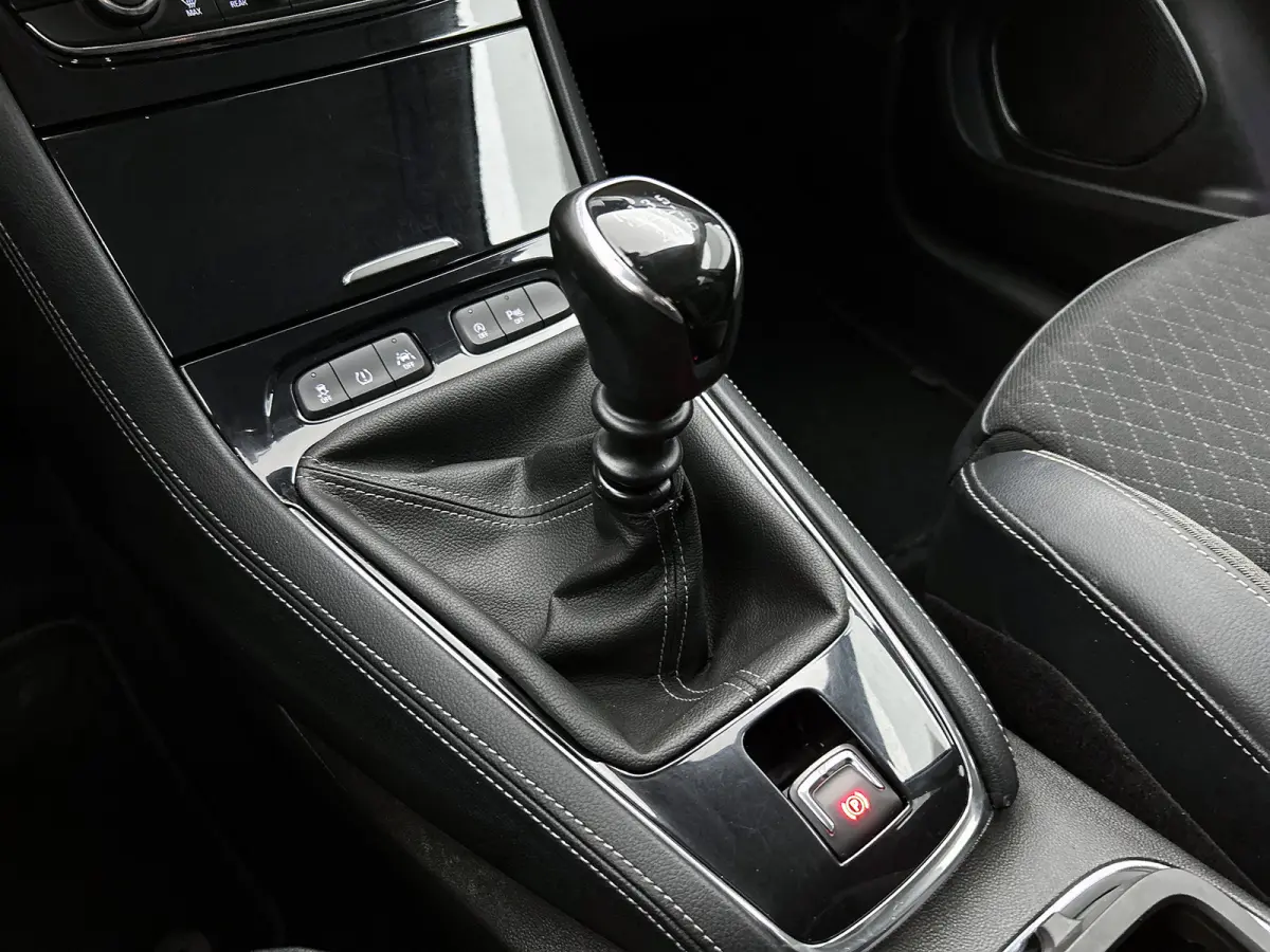 1.2 Turbo Innovation / Airco / Navi / Cruise-ctr. / Apple Car Play - Android / Privacy Glass / Apk 09-2027