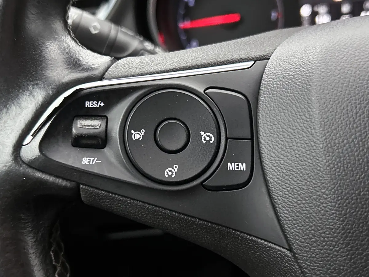 1.2 Turbo Innovation / Airco / Navi / Cruise-ctr. / Apple Car Play - Android / Privacy Glass / Apk 09-2027