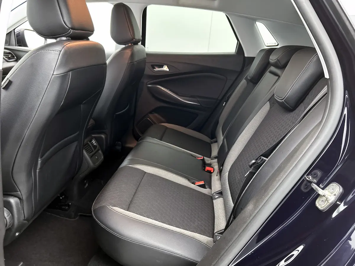 1.2 Turbo Innovation / Airco / Navi / Cruise-ctr. / Apple Car Play - Android / Privacy Glass / Apk 09-2027