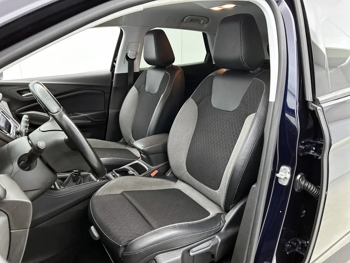 1.2 Turbo Innovation / Airco / Navi / Cruise-ctr. / Apple Car Play - Android / Privacy Glass / Apk 09-2027