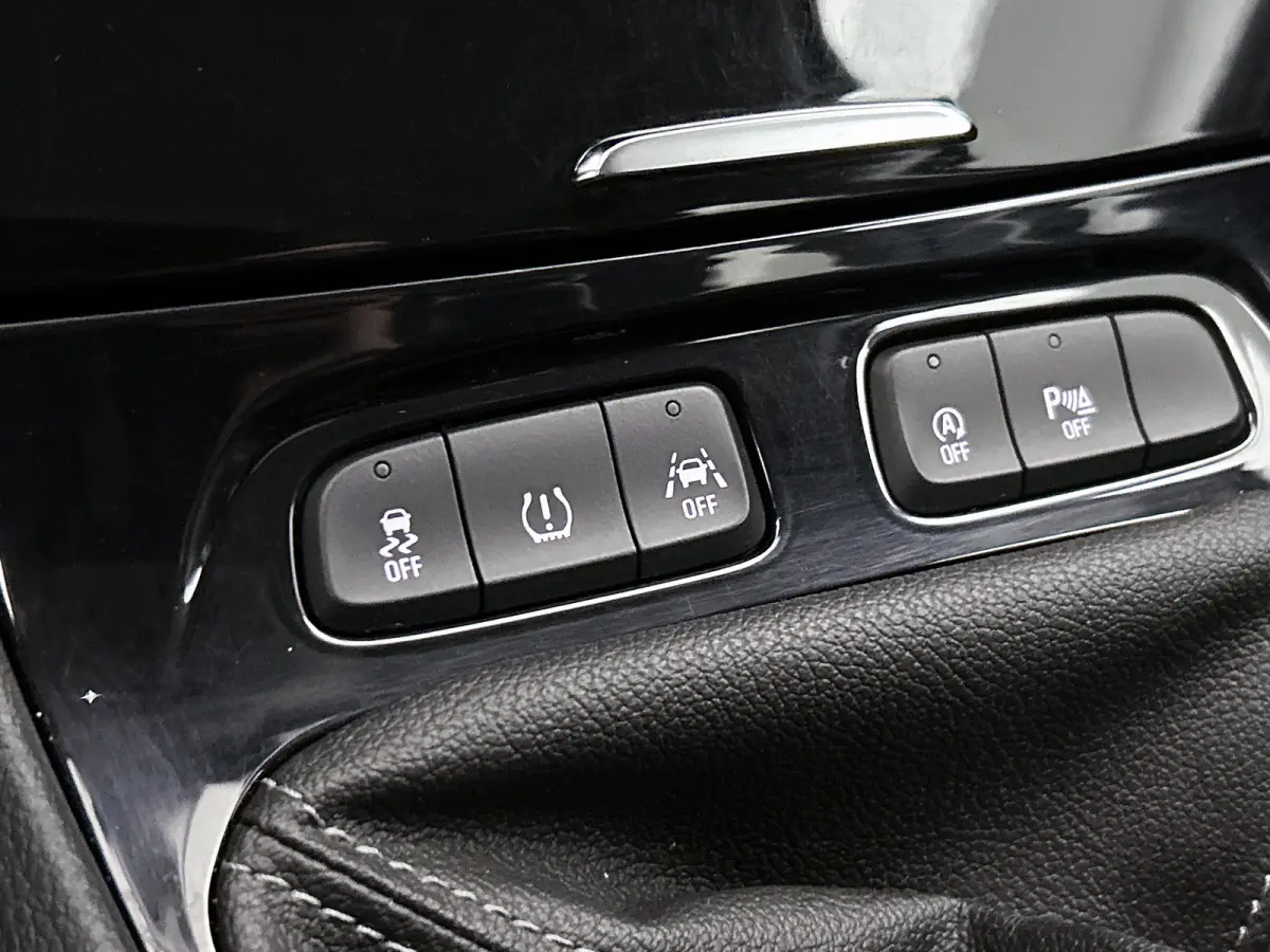 1.2 Turbo Innovation / Airco / Navi / Cruise-ctr. / Apple Car Play - Android / Privacy Glass / Apk 09-2027