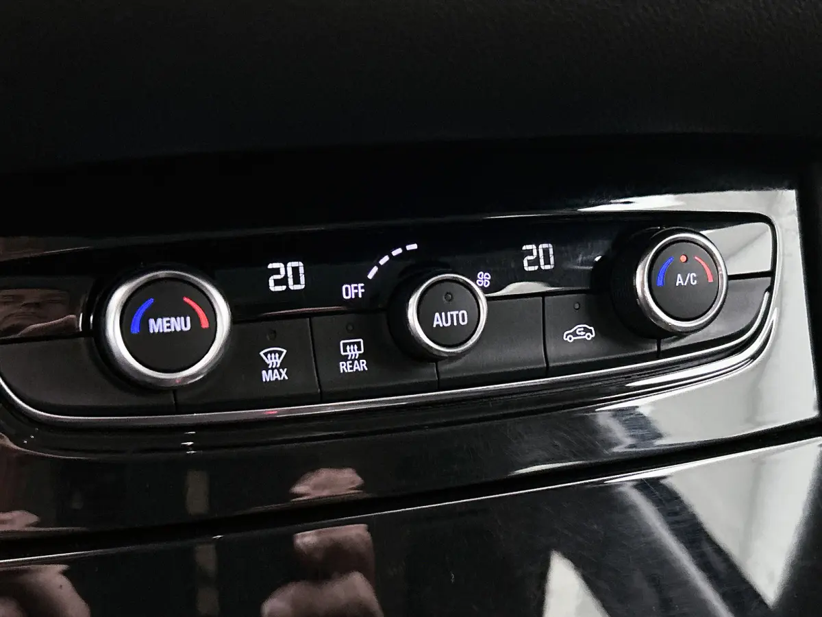 1.2 Turbo Innovation / Airco / Navi / Cruise-ctr. / Apple Car Play - Android / Privacy Glass / Apk 09-2027