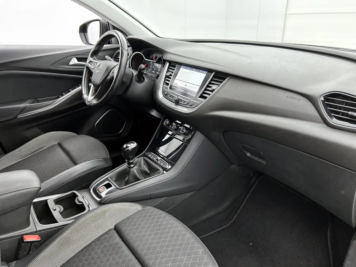 1.2 Turbo Innovation / Airco / Navi / Cruise-ctr. / Apple Car Play - Android / Privacy Glass / Apk 09-2027