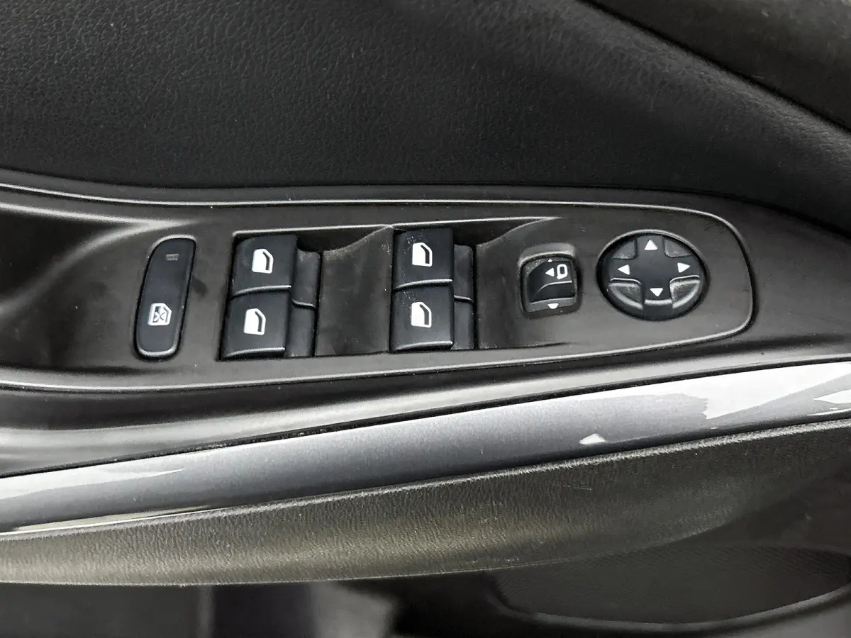 1.2 Turbo Innovation / Airco / Navi / Cruise-ctr. / Apple Car Play - Android / Privacy Glass / Apk 09-2027