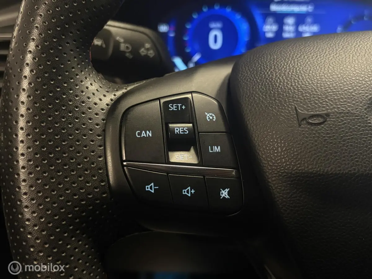 1.0 EcoBoost ST-Line X FULL LED / WINTERPACK / ALL SEASON'S