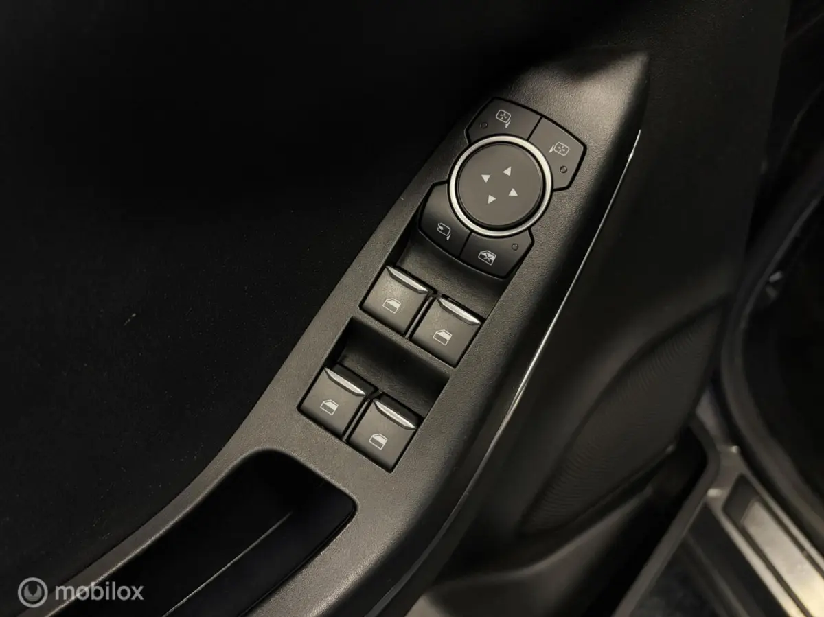 1.0 EcoBoost ST-Line X FULL LED / WINTERPACK / ALL SEASON'S
