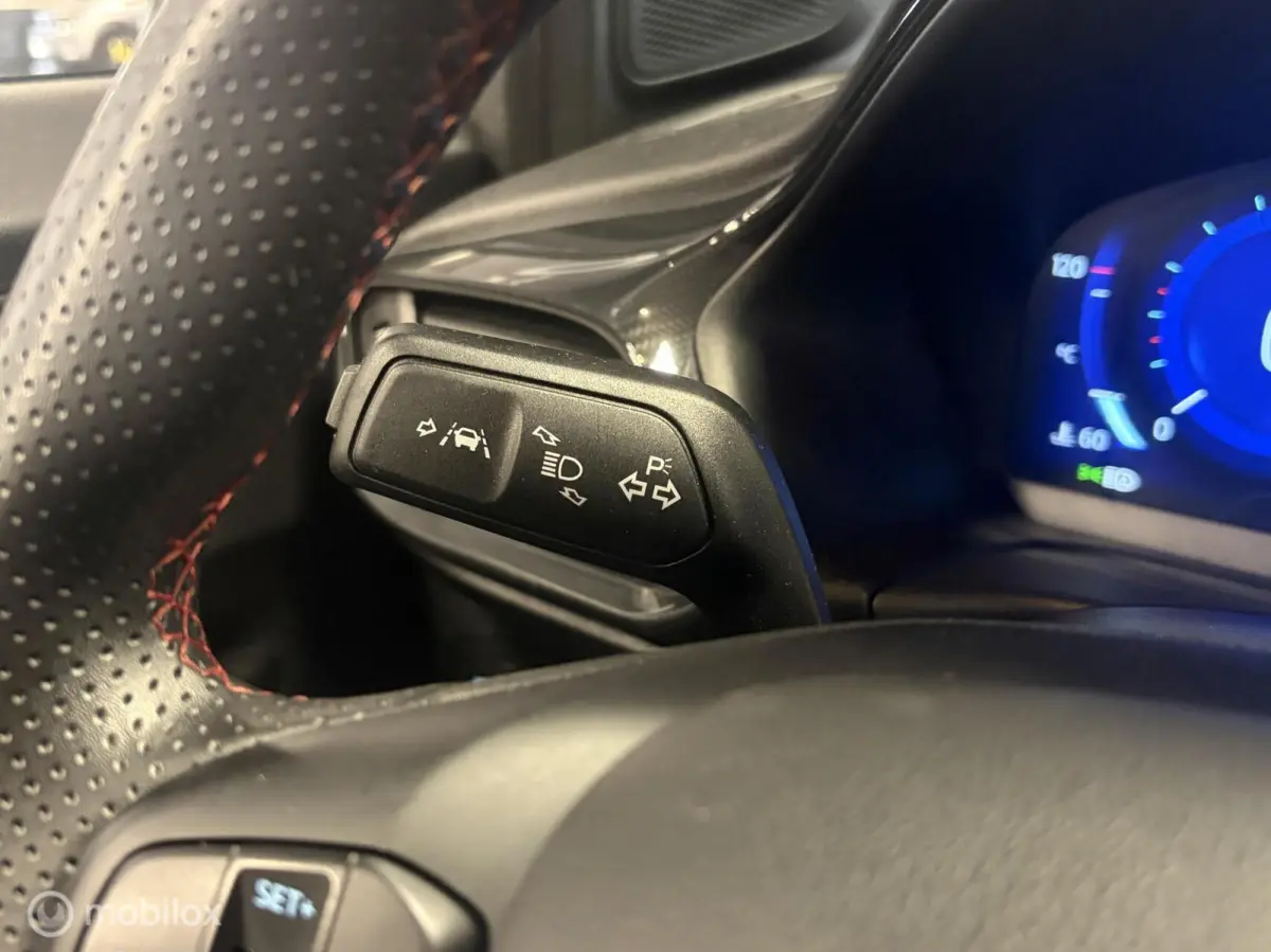 1.0 EcoBoost ST-Line X FULL LED / WINTERPACK / ALL SEASON'S