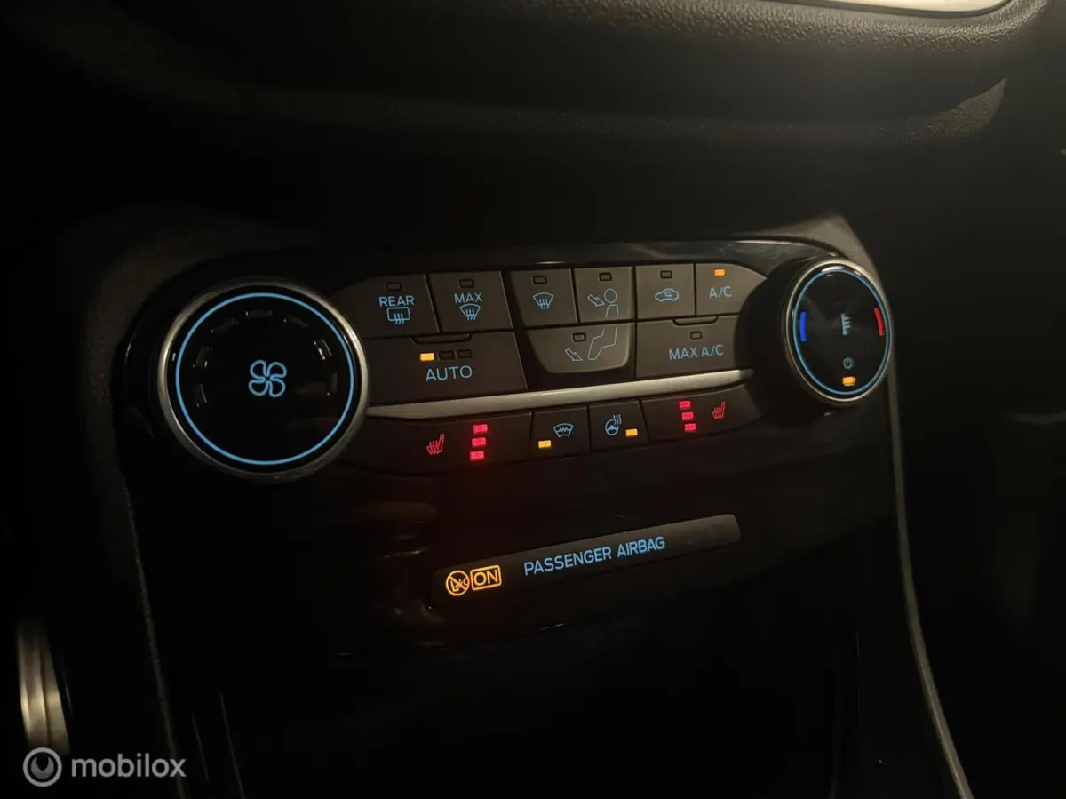1.0 EcoBoost ST-Line X FULL LED / WINTERPACK / ALL SEASON'S