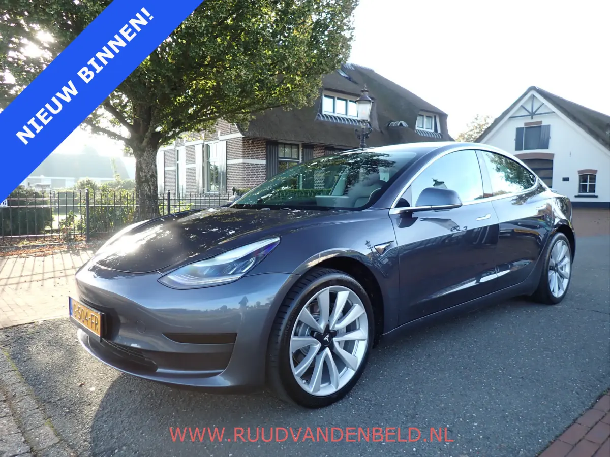 SR+ RWD 60 kWh SOH 86% / TREKHAAK / PANODAK / 19'' SPORT / AUTOPILOT
