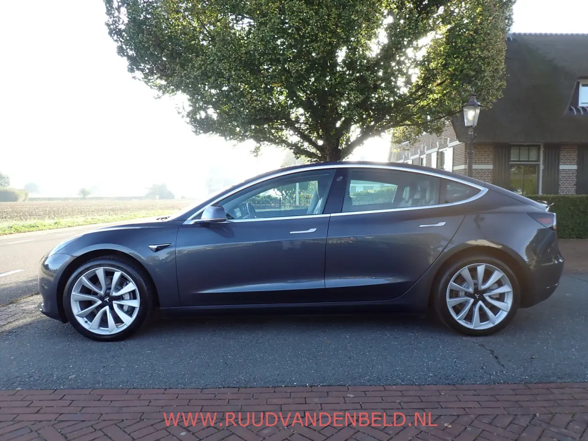 SR+ RWD 60 kWh SOH 86% / TREKHAAK / PANODAK / 19'' SPORT / AUTOPILOT