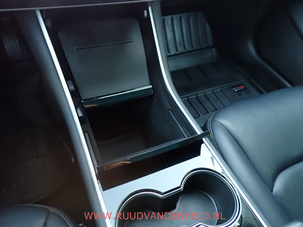 SR+ RWD 60 kWh SOH 86% / TREKHAAK / PANODAK / 19'' SPORT / AUTOPILOT