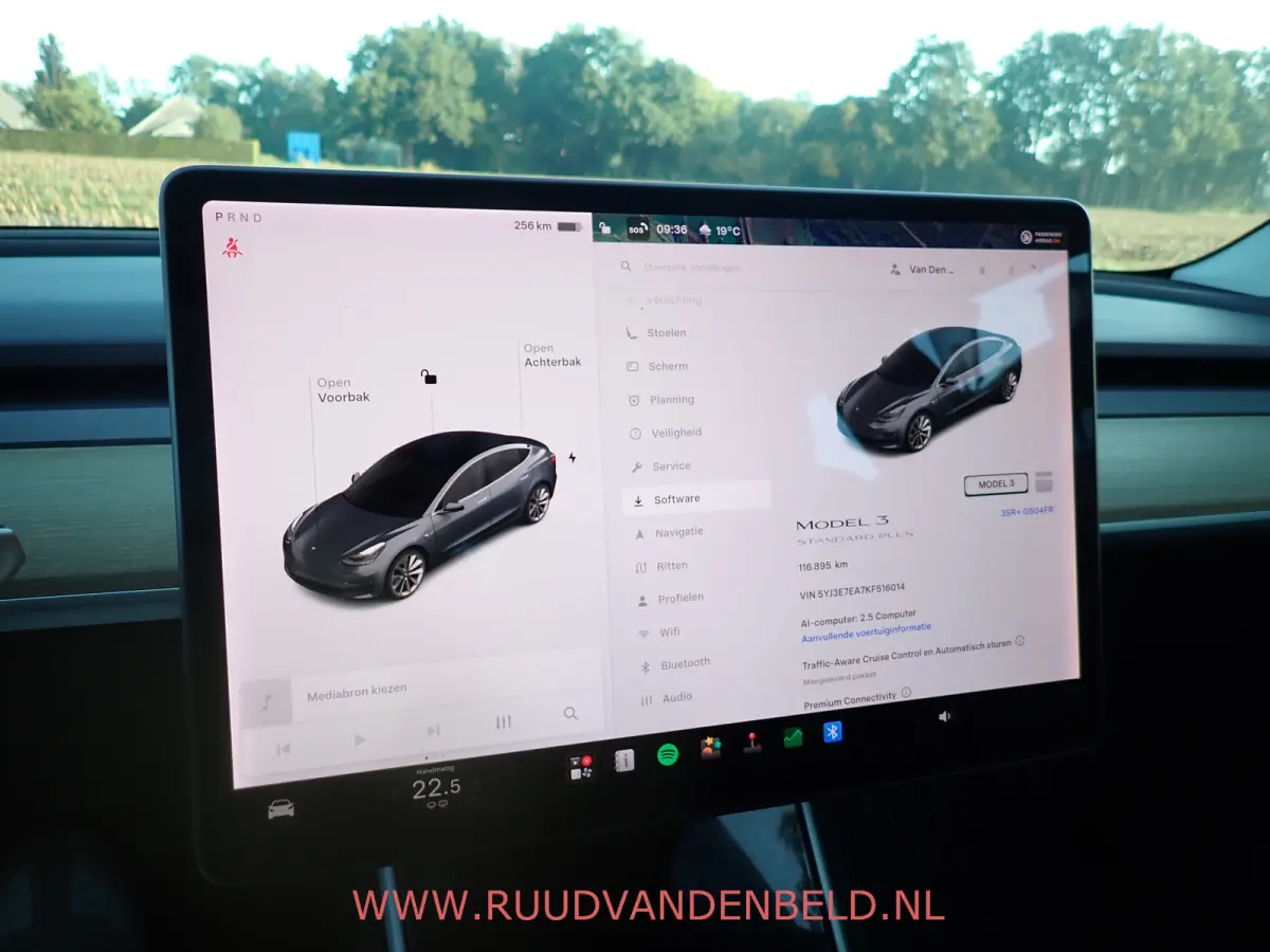 SR+ RWD 60 kWh SOH 86% / TREKHAAK / PANODAK / 19'' SPORT / AUTOPILOT