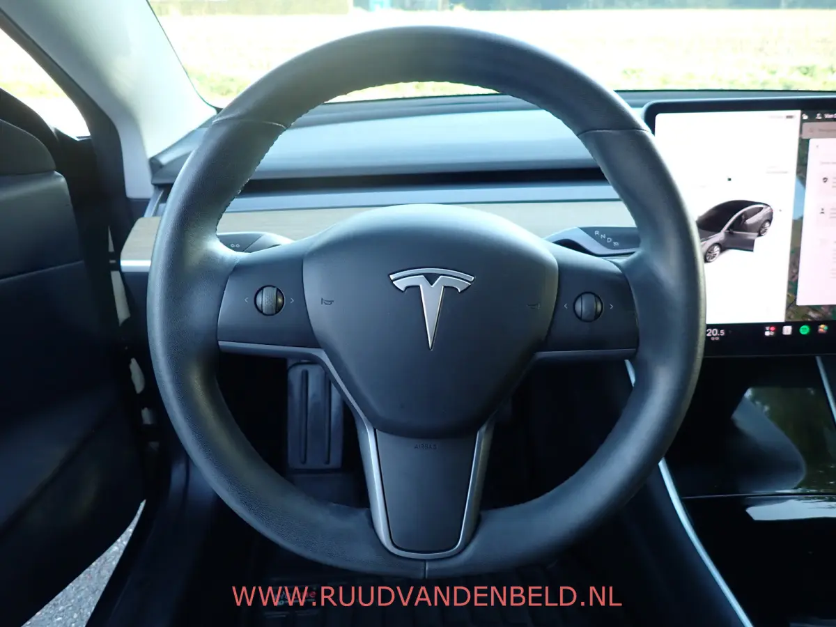 SR+ RWD 60 kWh SOH 86% / TREKHAAK / PANODAK / 19'' SPORT / AUTOPILOT