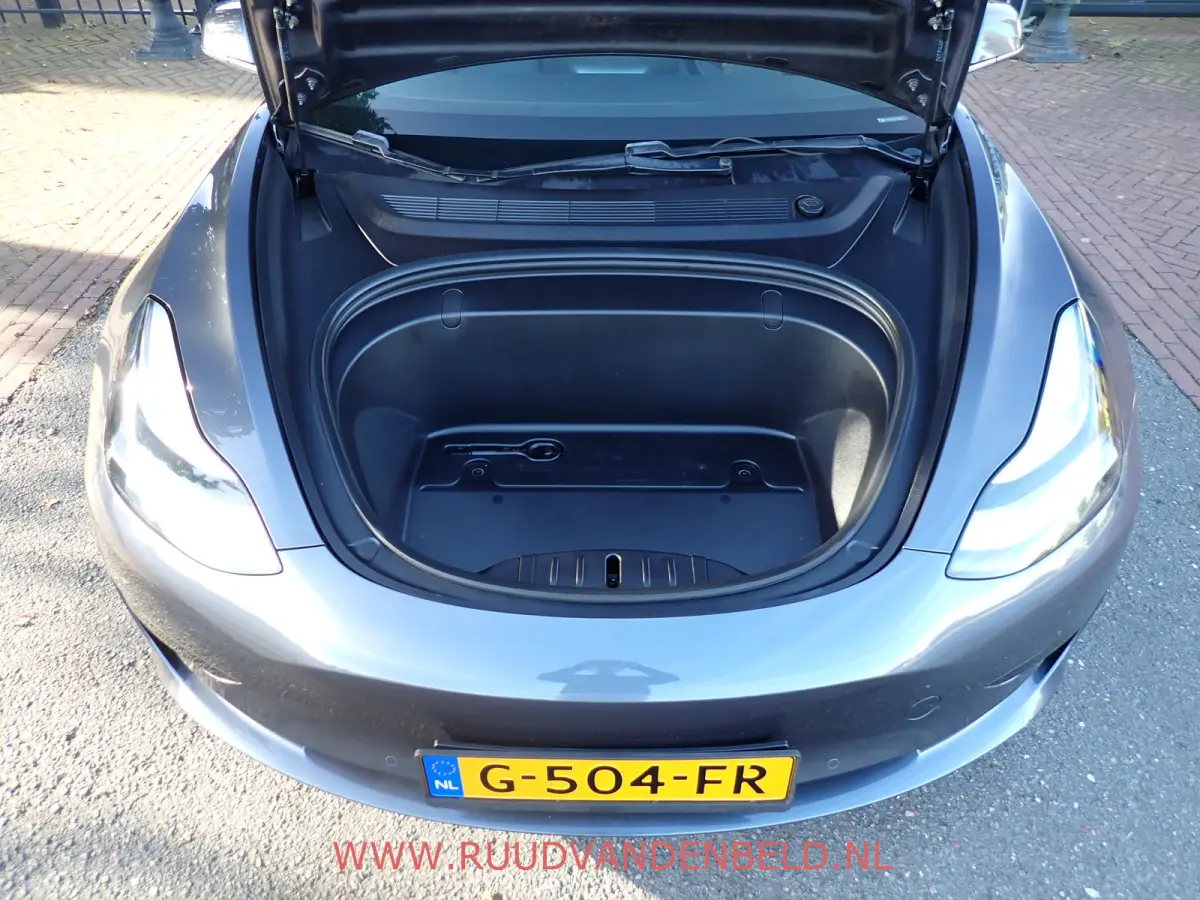 SR+ RWD 60 kWh SOH 86% / TREKHAAK / PANODAK / 19'' SPORT / AUTOPILOT