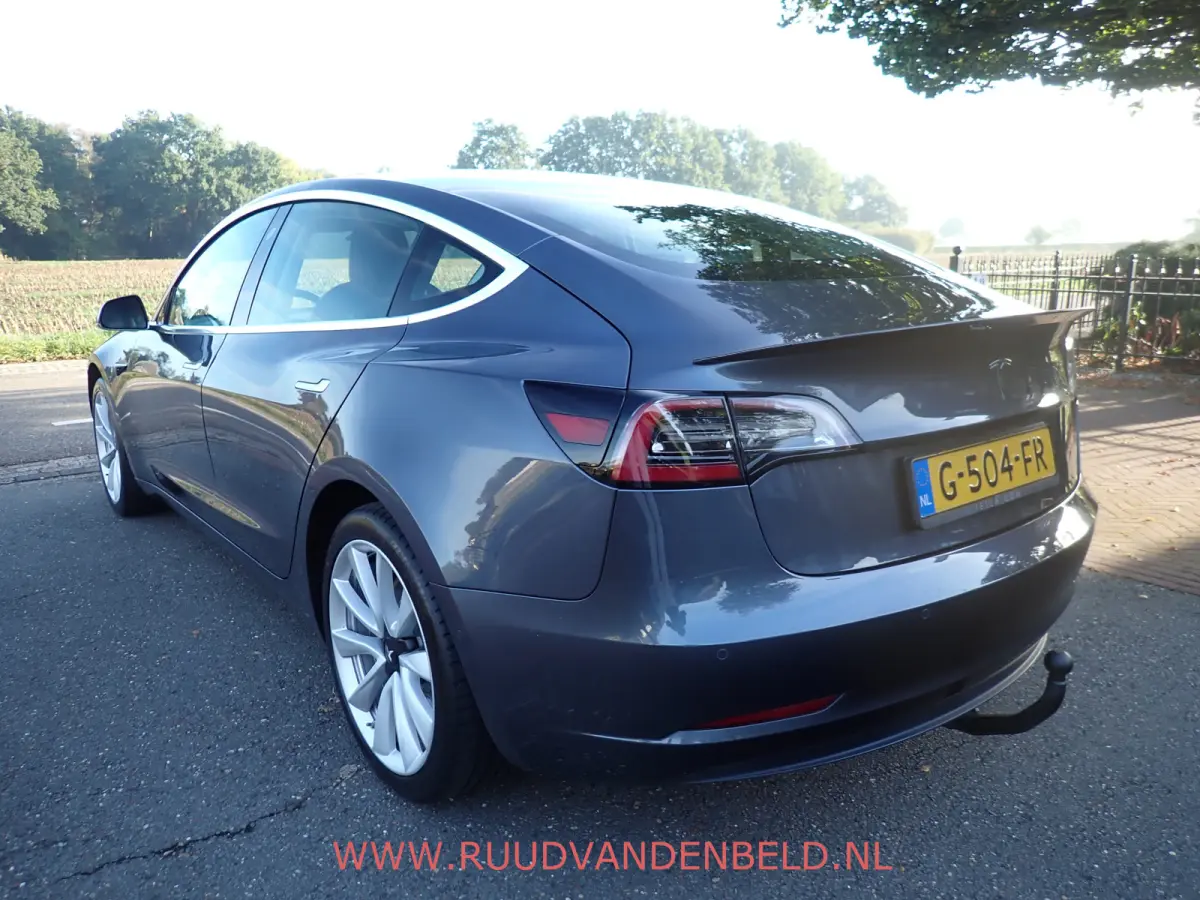 SR+ RWD 60 kWh SOH 86% / TREKHAAK / PANODAK / 19'' SPORT / AUTOPILOT