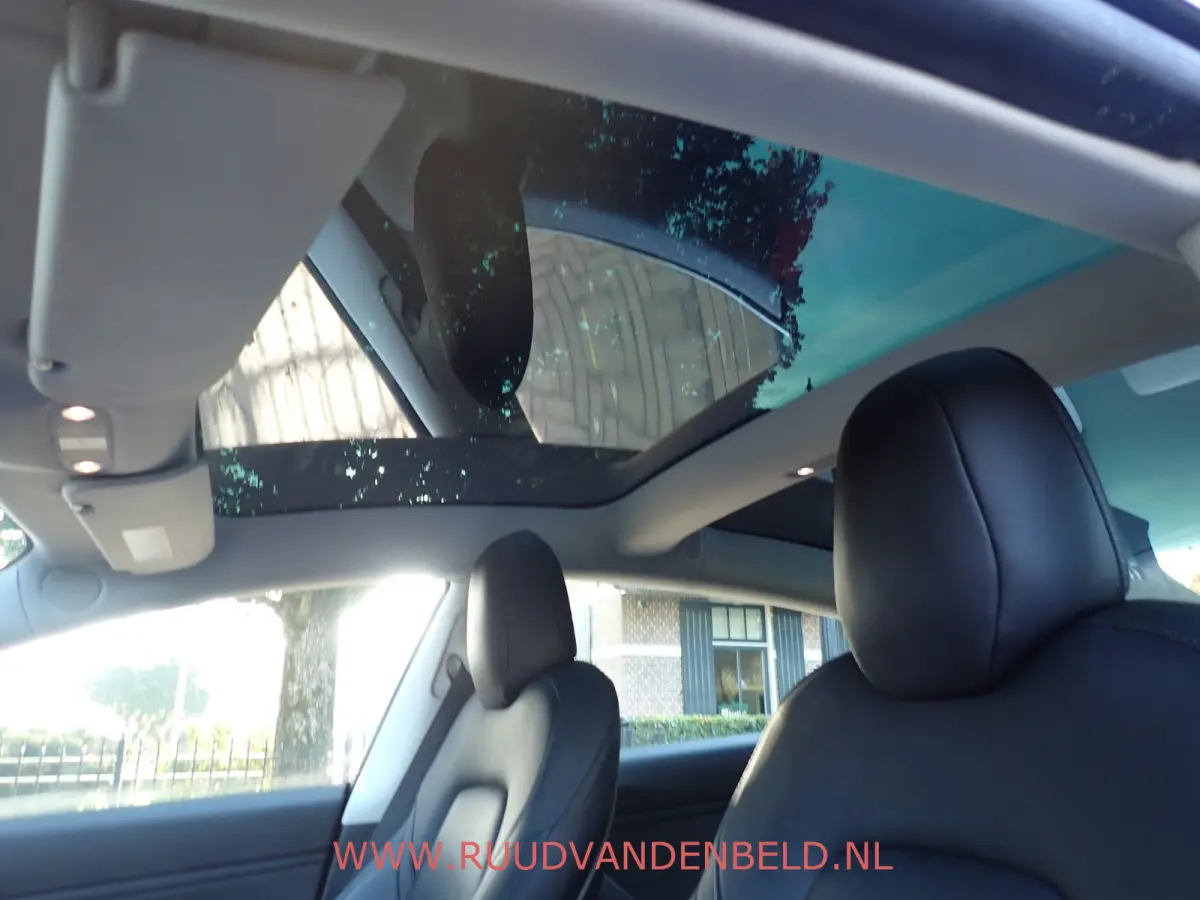 SR+ RWD 60 kWh SOH 86% / TREKHAAK / PANODAK / 19'' SPORT / AUTOPILOT