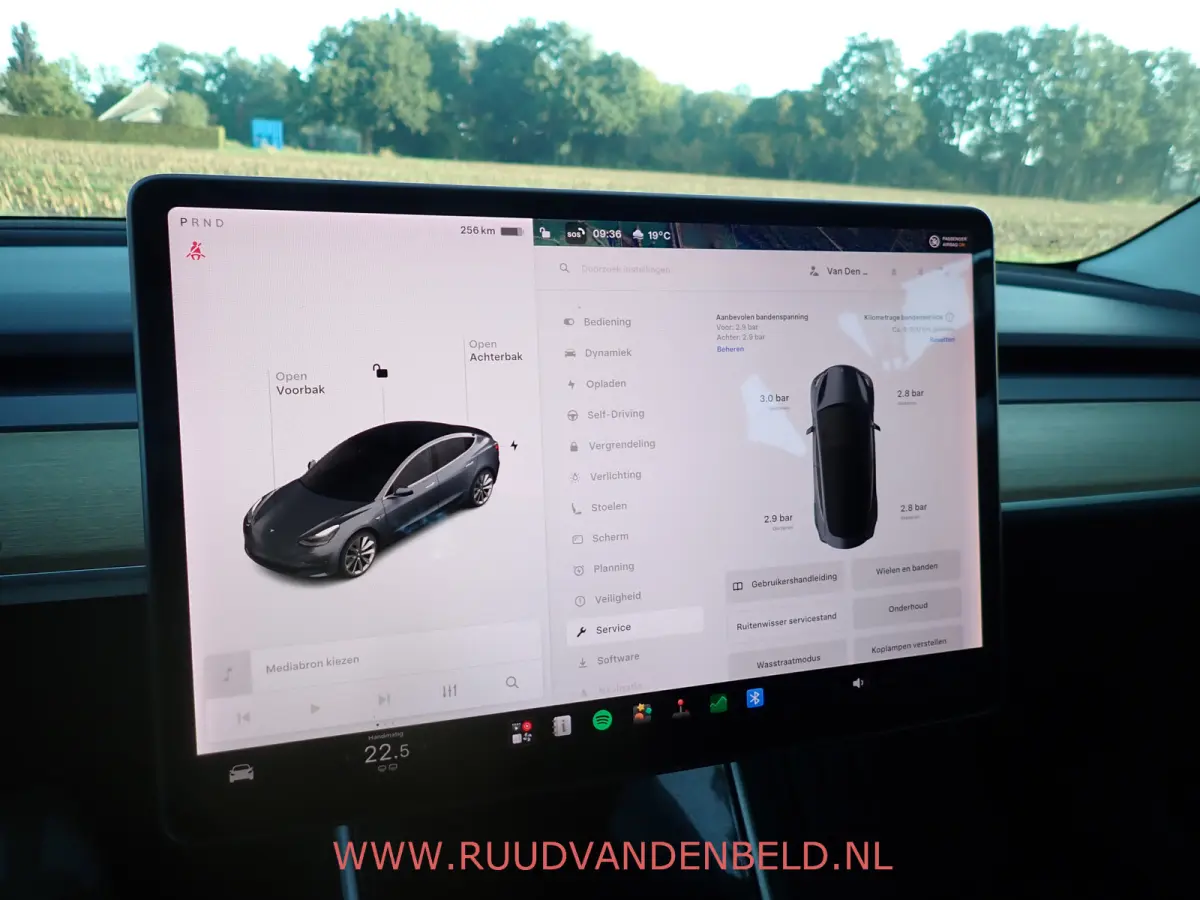 SR+ RWD 60 kWh SOH 86% / TREKHAAK / PANODAK / 19'' SPORT / AUTOPILOT